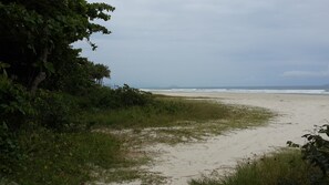 Plage à proximité, chaises longues