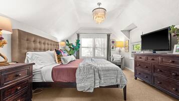 4 bedrooms, iron/ironing board, travel crib, free WiFi