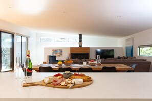 Dining - TIMARU LUXURY, SIMPLY RELAX, ENJOY THE TRANQUILITY IN SORRENTO (Sorrento)