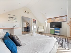 5 bedrooms, iron/ironing board, free WiFi