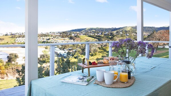 Beachview | Alfresco dining woth great views