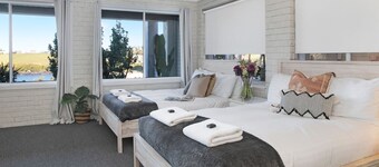 Beachview – waterfront reserve, views from balcony and living areas