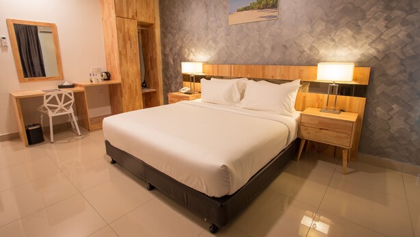 A hotel room with a bed, a desk, a chair, and a wardrobe. - Adya Hotel Chenang (Langkawi)