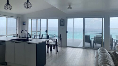 Le Vista – captivating family retreat with breath taking water views