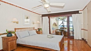 4 bedrooms, iron/ironing board, WiFi, bed sheets - Izba - on the foreshore of Callala Bay (Callala Bay)