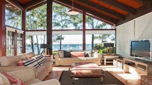 Izba - on the foreshore of Callala Bay