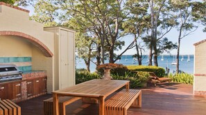 Outdoor dining - Izba - on the foreshore of Callala Bay (Callala Bay)