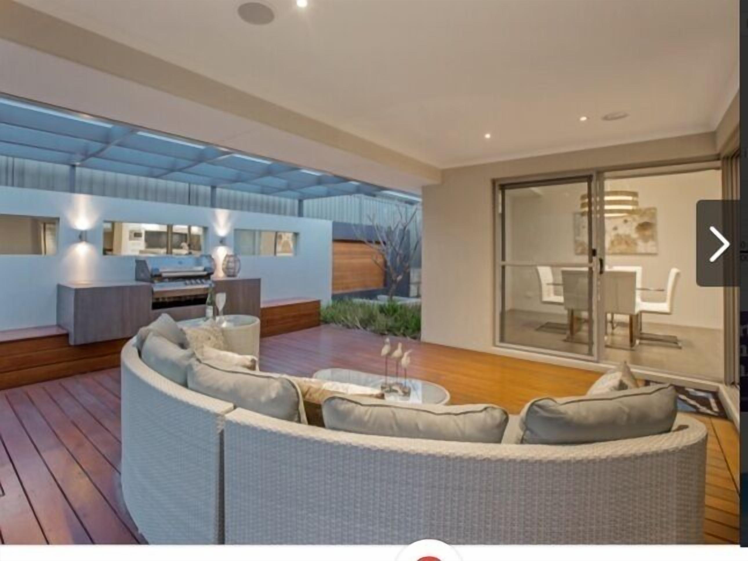Stunning Beachfront Retreat Vacation Home — image 30