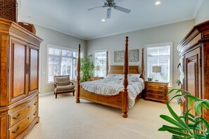 5 bedrooms, iron/ironing board, free WiFi, bed sheets - 2nd Row luxury home with pool, tiki bar, private beach boardwalk- 30 Knotts Way (Hilton Head Island)