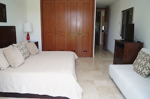 2 bedrooms, iron/ironing board, travel cot, free WiFi