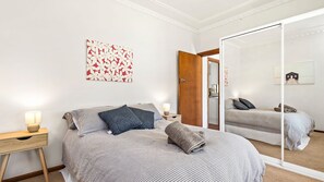 3 室のベッドルーム、アイロン / アイロン台、WiFi、ベッドシーツ