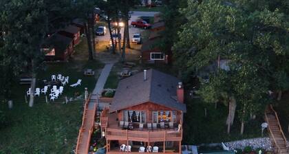 Lake Cabin Resort Cabin 4 on Fife Lake