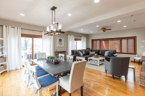 Golden Goose  Huge 5+ BR 3 bath 3 Miles to Cincy