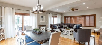 Golden Goose  Huge 5+ BR 3 bath 3 Miles to Cincy