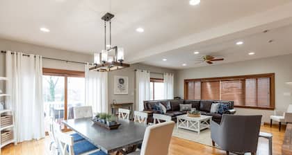 Golden Goose Huge 5+ BR 3 bath 3 Miles to Cincy