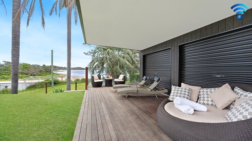 The Old Bottleshop - near waters of Currarong