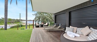 The Old Bottleshop - near waters of Currarong