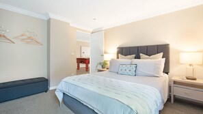4 habitaciones, tabla de planchar con plancha, cuna de viaje y wifi 