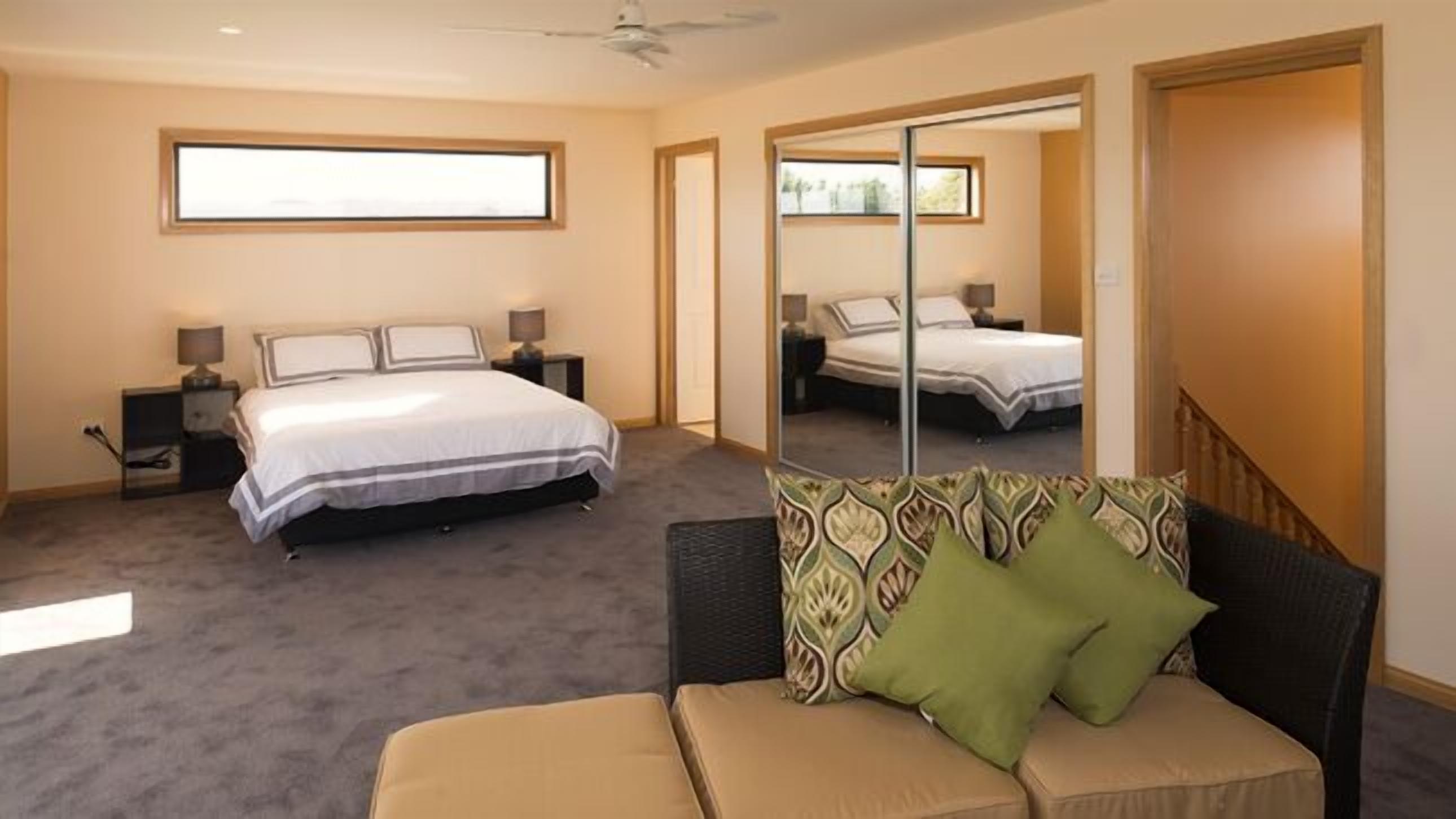 One Skyline Executive Residence — image 8