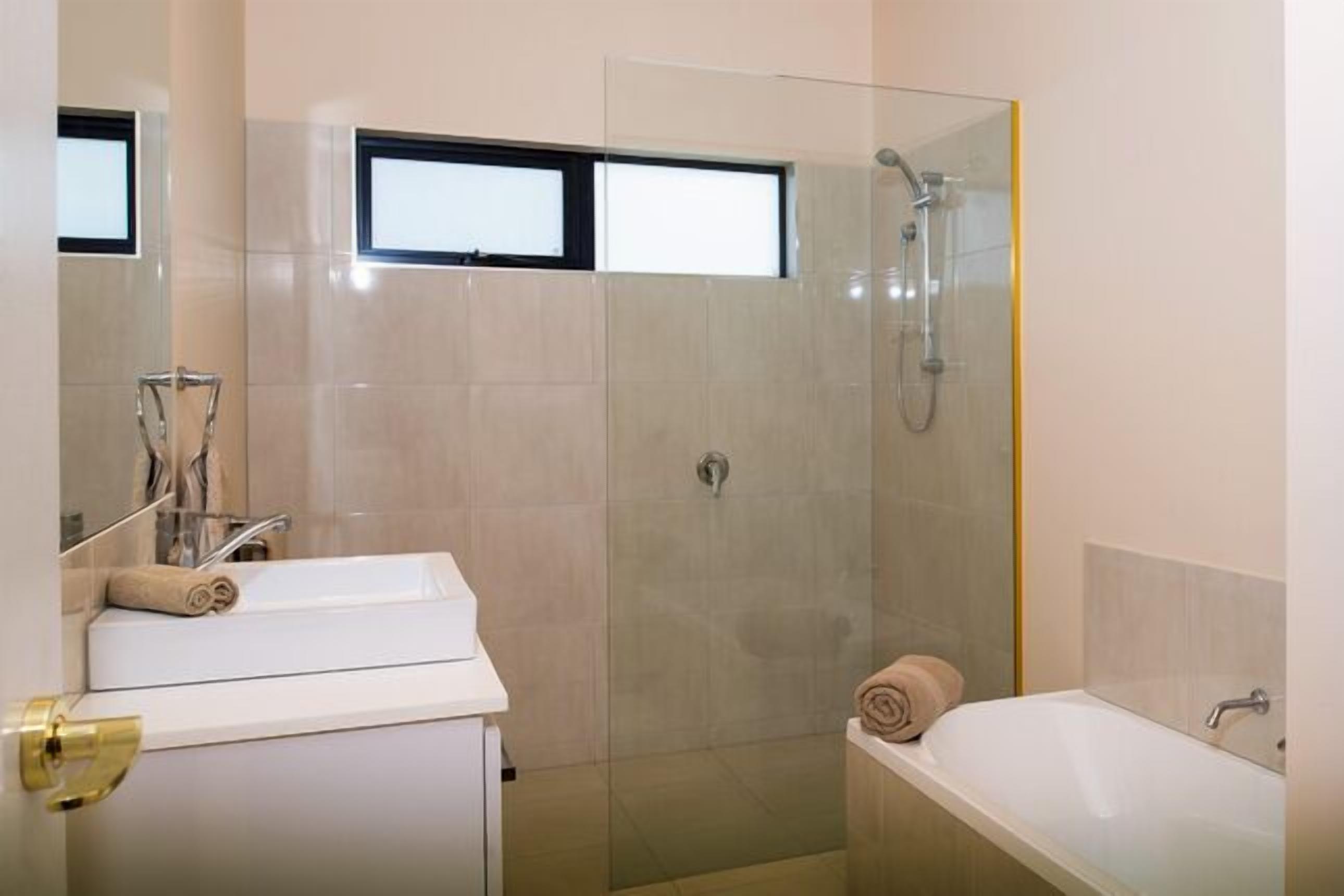 One Skyline Executive Residence — image 13