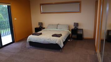 4 bedrooms, iron/ironing board, travel cot, free WiFi