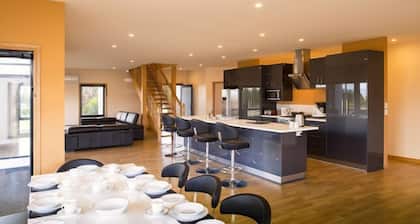 Yksi Skyline Executive Residence