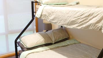 4 bedrooms, iron/ironing board, travel cot, free WiFi