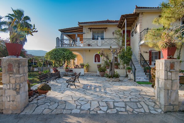 Terrace/patio - Olive Tree Apartment (Zakynthos)