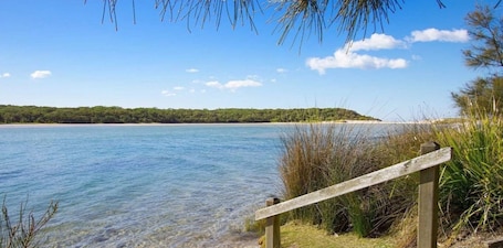 Beach. Bij's on the Beach – walking distance to beach