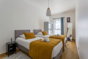 10 bedrooms, desk, iron/ironing board, WiFi - House with terrace 10Chb 10min heart of Lyon (Villeurbanne)