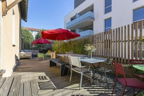Outdoor dining - House with terrace 10Chb 10min heart of Lyon (Villeurbanne)