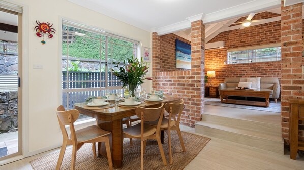 Dining - Bombo Blue – entire townhouse in Kiama (Kiama)