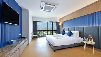 Executive Room | Free minibar, in-room safe, desk, laptop workspace