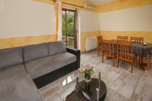 تلف زيون، مدفأة، مشغل دي في دي، كرة قدم الطاولة