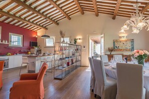 Dining - Tenuta Bellafonte 14, Emma Villas (Bevagna)