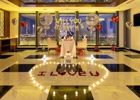 2 restaurants, breakfast, lunch, dinner served; international cuisine