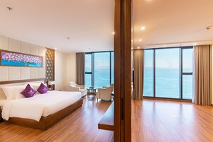 Executive Suite, Ocean View with  Afternoon Tea Per Stay | Premium bedding, down comforters, Select Comfort beds, minibar