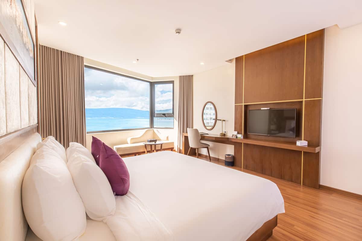 Grand Double Room, Partial Ocean View with Afternoon Tea Per Stay