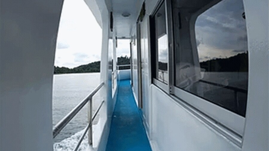 El Nido Ocean Suite Floating Hotel
