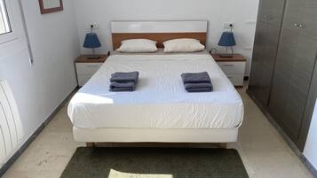 3 dormitorios, tabla de planchar con plancha, wifi gratis y ropa de cama