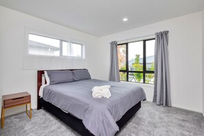 Ferienhaus, 4 Schlafzimmer | 4 Schlafzimmer, Verdunkelungsvorhänge, Bügeleisen/Bügelbrett