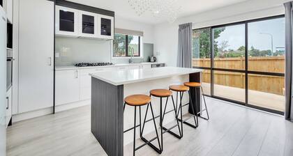 Superb Holiday Home near Airport