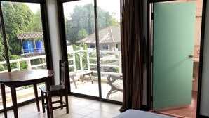Quarto casal exclusivo, 1 cama King, para não fumantes, vista parcial para o mar