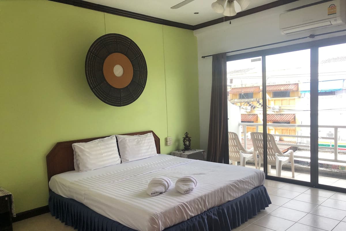 Comfort Double Room, 1 King Bed, Non Smoking | In-room safe, blackout drapes, rollaway beds (surcharge), WiFi (free)