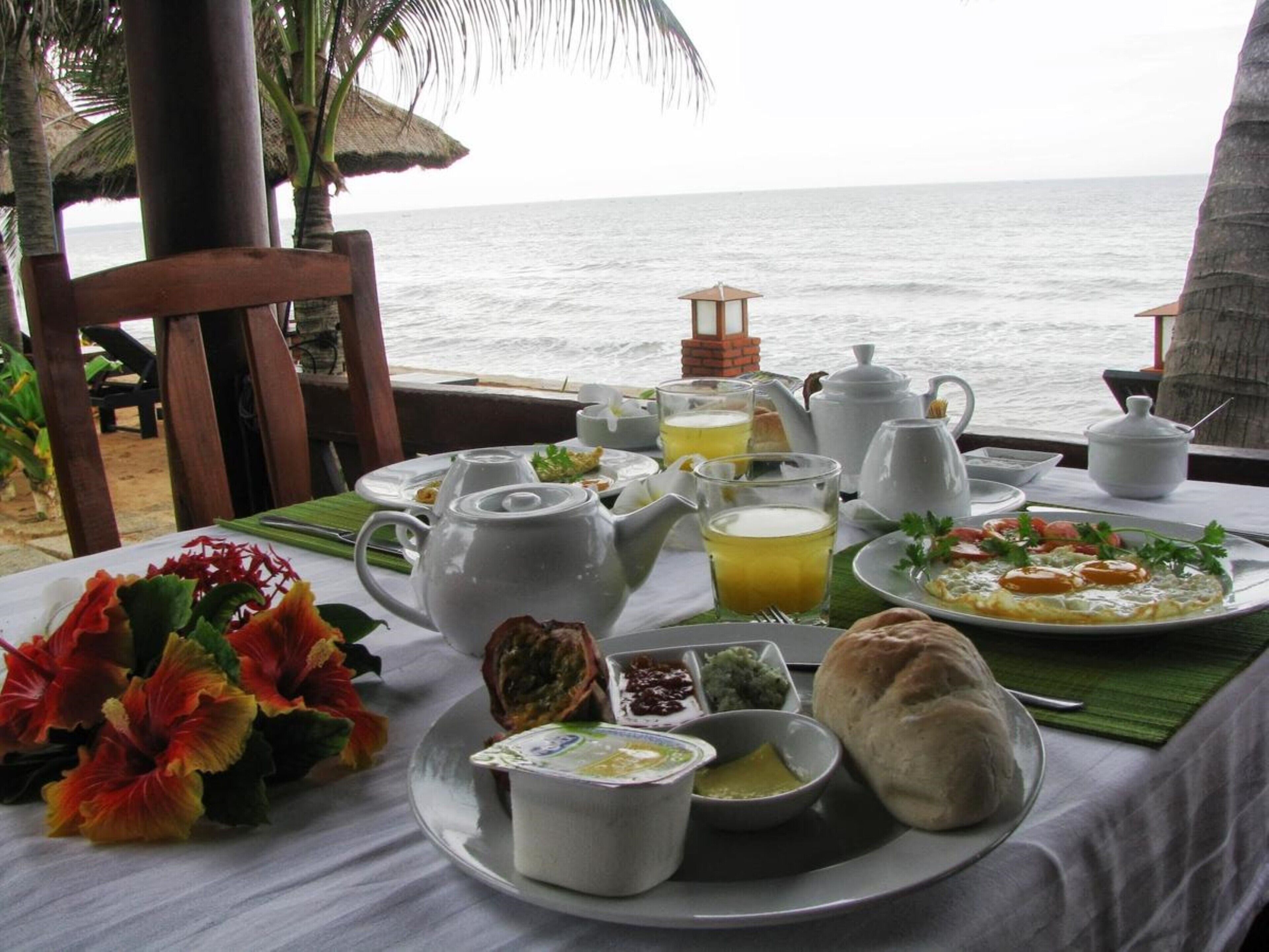 Breakfast served 