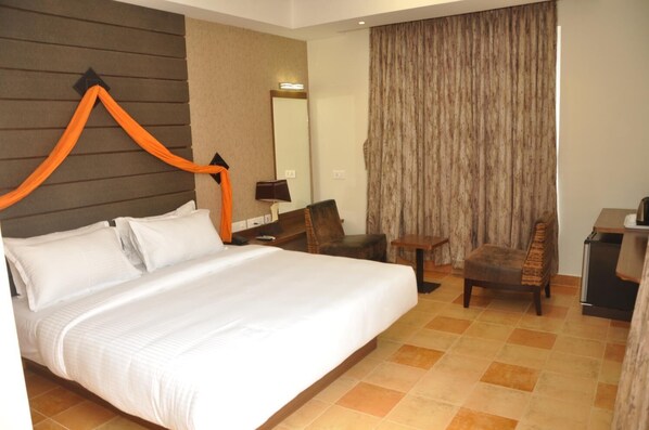 Minibar, in-room safe, desk, soundproofing