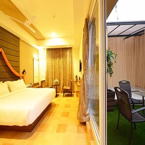 Minibar, Zimmersafe, Schreibtisch, schallisolierte Zimmer