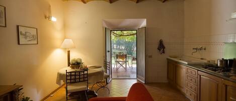 TV, tavolo da ping pong