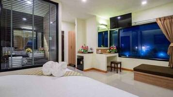 1 bedroom, desk, rollaway beds, free WiFi