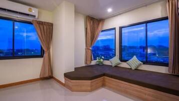 1 bedroom, desk, rollaway beds, free WiFi